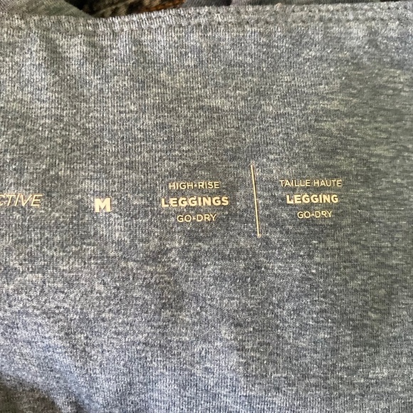 Women’s size medium Old Navy Active high rise capri leggings with side pockets - Picture 5 of 6